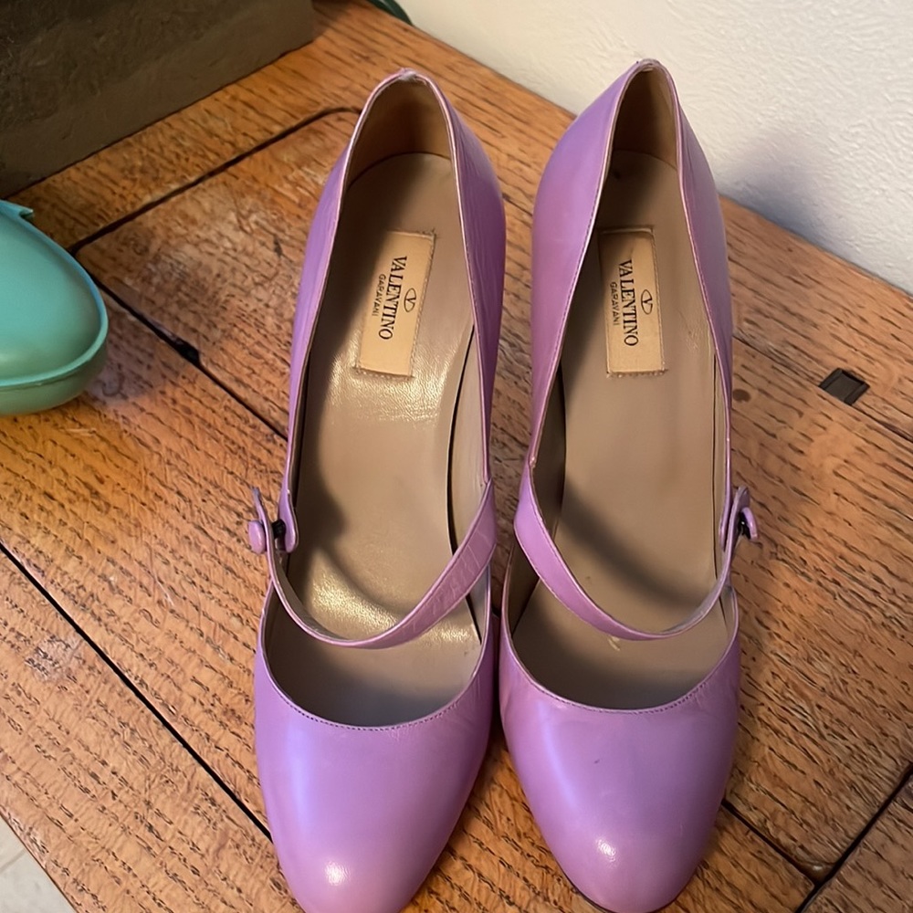 Valentino Garavani Pink Heels - Picture 2 of 4